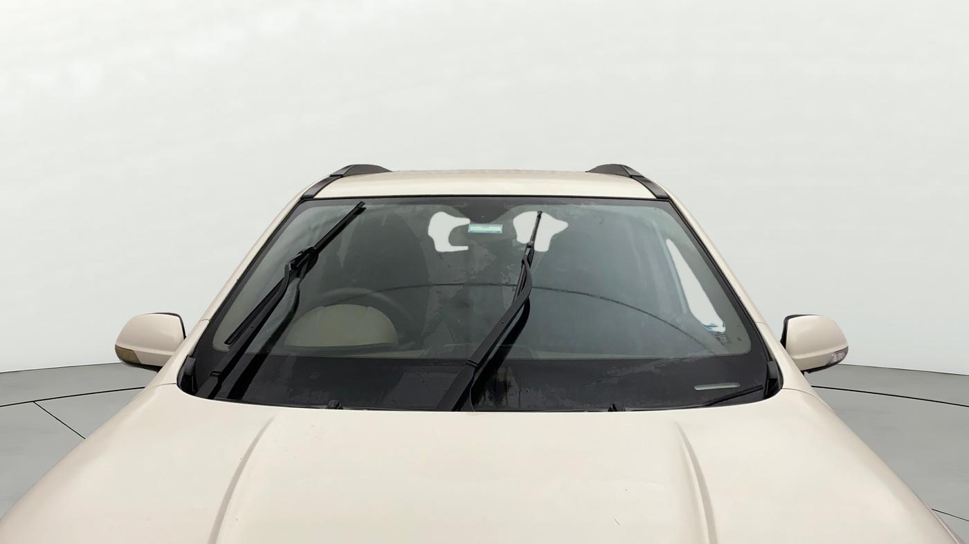 2012 Mahindra XUV500 W8, Diesel, Manual, 1,55,674 km, Front Windshield