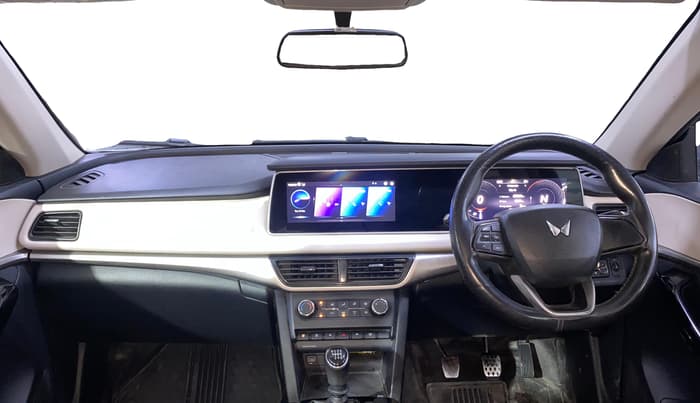 2022 Mahindra XUV700 AX 5 P MT 7 STR, Petrol, Manual, 66,407 km, Dashboard