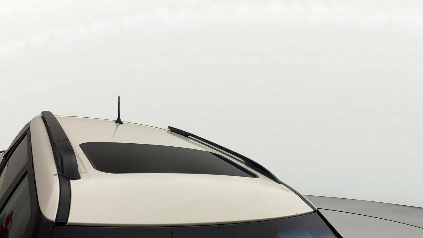 2021 Mahindra XUV300 W8 (O) 1.5 DIESEL AMT, Diesel, Automatic, 1,23,050 km, Roof