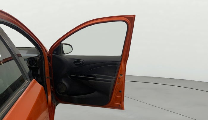 2017 Toyota Etios CROSS 1.2 G, Petrol, Manual, 82,513 km, RHS Front Door