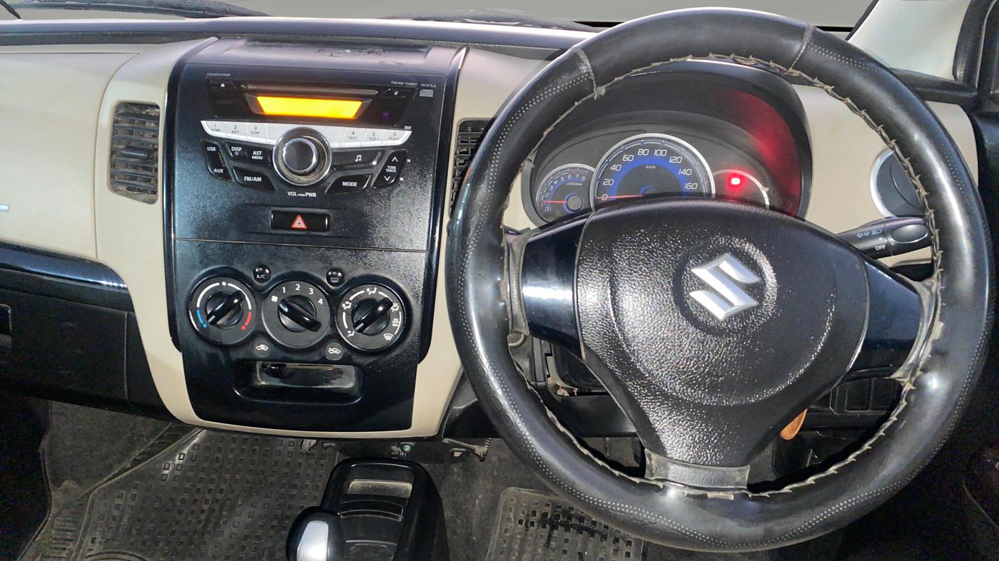 2018 Maruti Wagon R 1.0 VXI AMT, Petrol, Automatic, 48,105 km, Steering Wheel Close Up