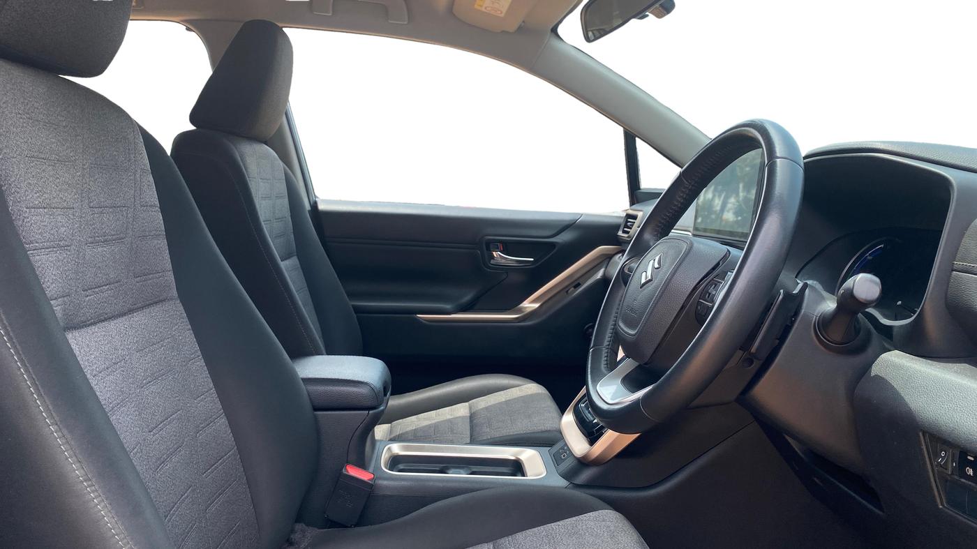 2023 Maruti Invicto ZETA PLUS 7 STR STRONG HYBRID, Hybrid, Automatic, 43,056 km, Right Side Front Door Cabin