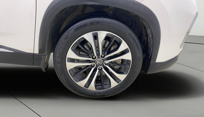 2021 MG HECTOR SHARP 1.5 PETROL CVT, Petrol, Automatic, 1,35,187 km, Right Front Wheel