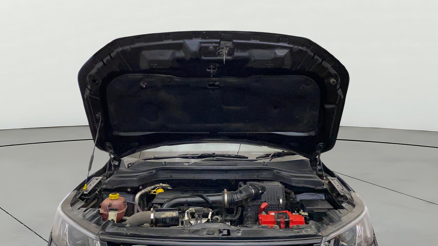 2023 Mahindra XUV300 W8 1.2 PETROL, Petrol, Manual, 60,515 km, Open Bonet