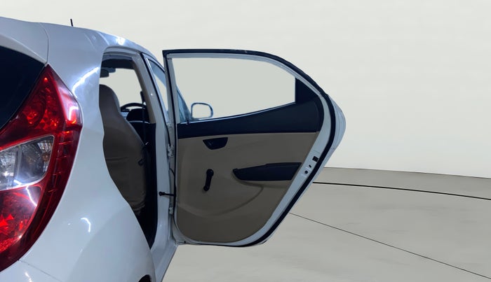 2016 Hyundai Eon ERA +, CNG, Manual, 71,700 km, RHS Rear Door