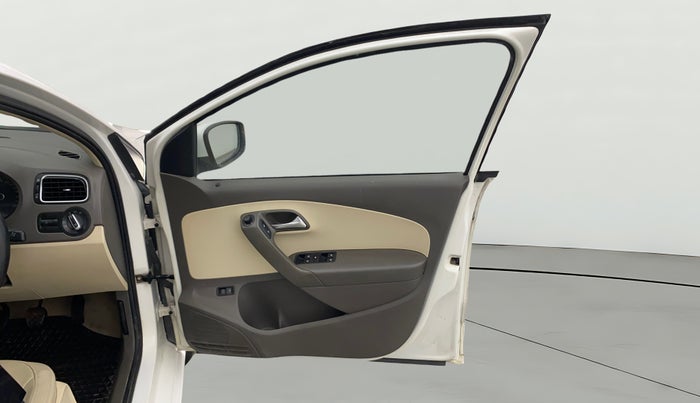 2015 Volkswagen Vento HIGHLINE 1.6 MPI, Petrol, Manual, 57,355 km, RHS Front Door