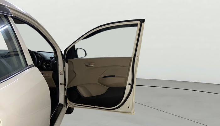 2019 Hyundai NEW SANTRO SPORTZ CNG, CNG, Manual, 76,318 km, RHS Front Door