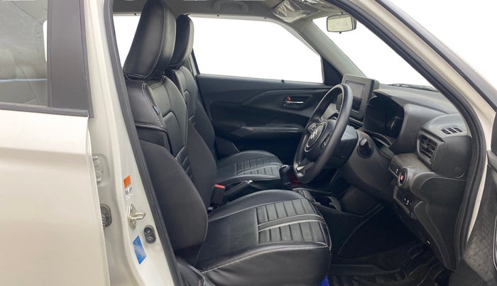 2024 Maruti Swift VXi (O), Petrol, Manual, 21,424 km, Right Side Front Door Cabin