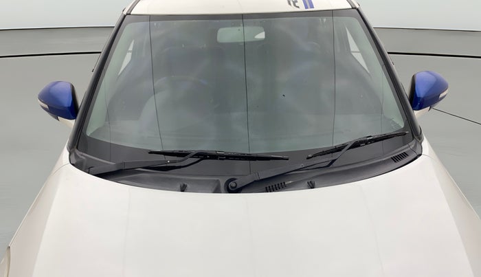 2013 Maruti Swift VXI, Petrol, Manual, 74,583 km, Front Windshield