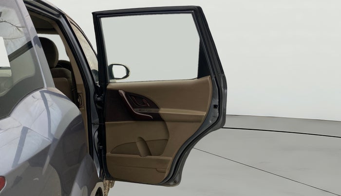 2014 Mahindra XUV500 W4, Diesel, Manual, 1,12,565 km, RHS Rear Door