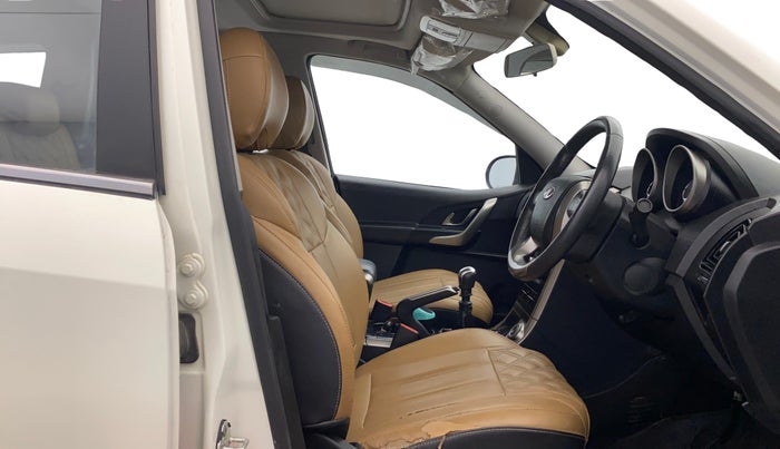 2020 Mahindra XUV500 W9, Diesel, Manual, 40,716 km, Right Side Front Door Cabin