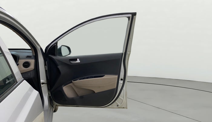 2017 Hyundai Grand i10 SPORTZ (O) 1.2 KAPPA VTVT, Petrol, Manual, 79,962 km, RHS Front Door