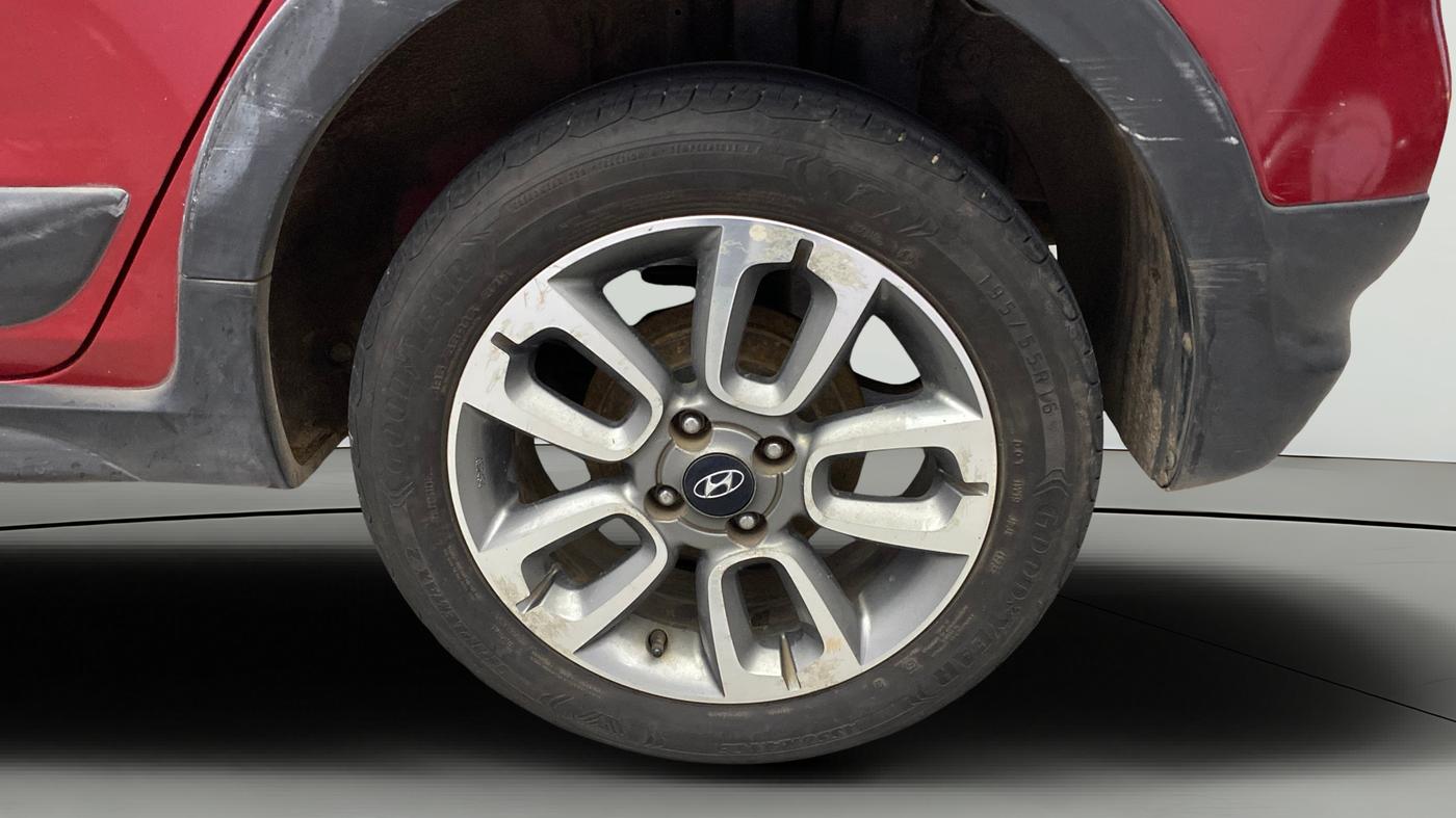 2016 Hyundai i20 Active 1.2 S, Petrol, Manual, 1,30,736 km, Left Rear Wheel