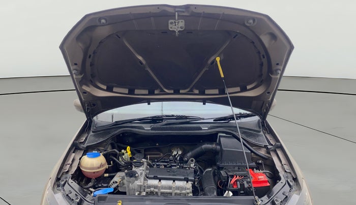 2016 Volkswagen Polo HIGHLINE1.2L, Petrol, Manual, 91,915 km, Open Bonet