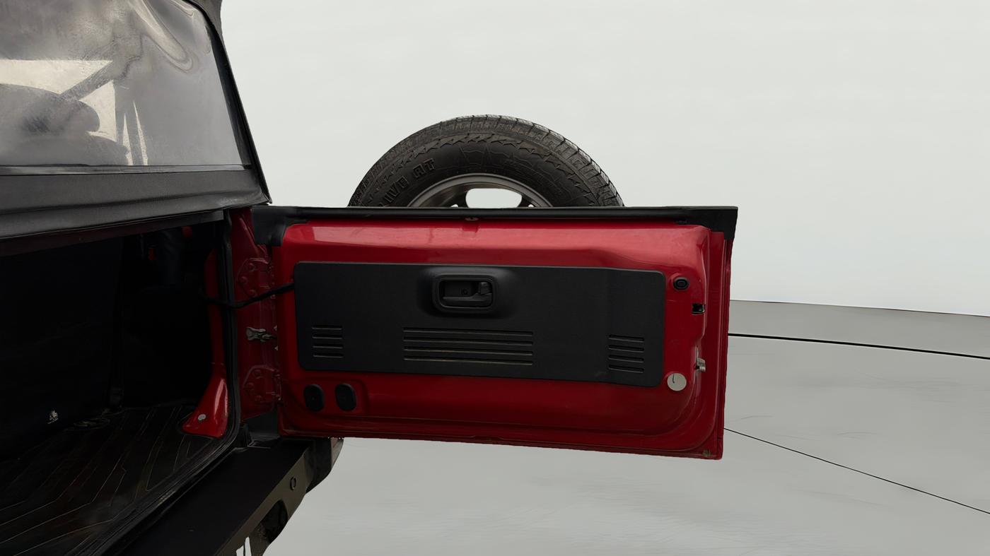 2023 Mahindra Thar LX D 4WD AT CONVERTIBLE, Diesel, Automatic, 46,046 km, Boot Door Open