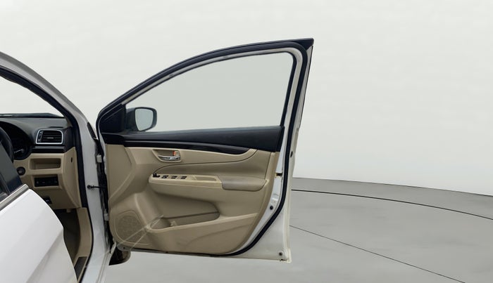 2016 Maruti Ciaz ZDI SHVS, Diesel, Manual, 59,283 km, RHS Front Door