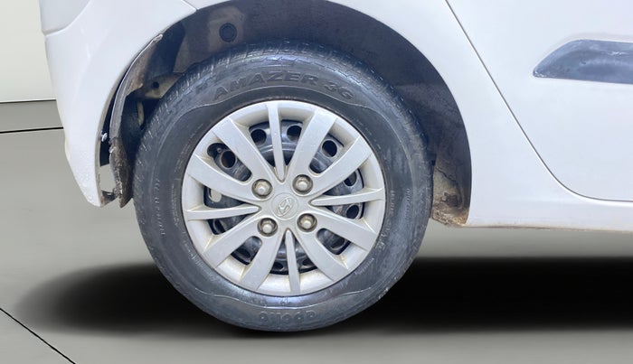 2016 Hyundai i10 SPORTZ 1.1, CNG, Manual, 64,201 km, Right Rear Wheel