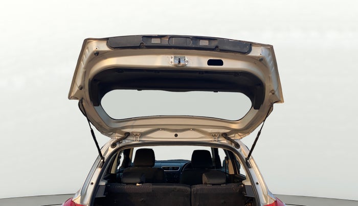 2017 Maruti Swift VXI, Petrol, Manual, 88,775 km, Boot Door Open