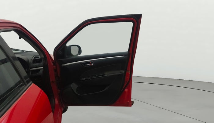 2016 Maruti Swift VXI, Petrol, Manual, 98,776 km, RHS Front Door