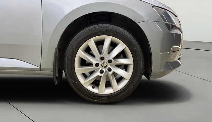 2016 Skoda Superb L&K 1.8 TSI AT, Petrol, Automatic, 51,905 km, Right Front Wheel