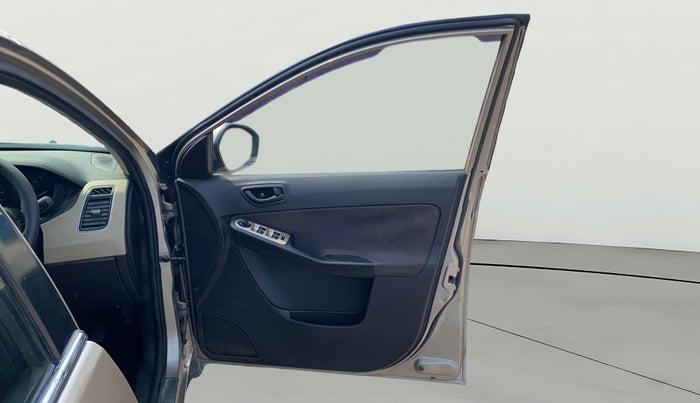 2014 Tata Zest XMA F-TRONIC DIESEL, Diesel, Automatic, 1,36,213 km, RHS Front Door