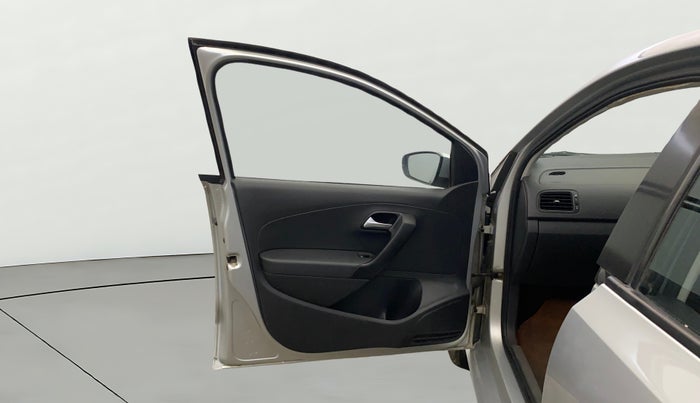 2016 Volkswagen Polo COMFORTLINE 1.2L, Petrol, Manual, 61,596 km, LHS Front Door