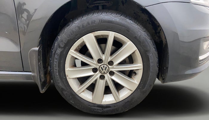 2016 Volkswagen Vento HIGHLINE 1.6 MPI, Petrol, Manual, 80,398 km, Right Front Wheel