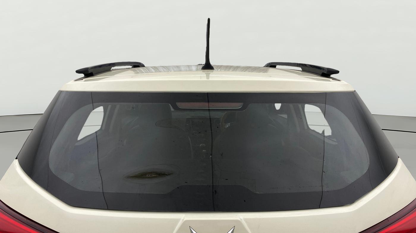 2023 Mahindra XUV300 W6 1.2 PETROL AMT, Petrol, Automatic, 13,946 km, Rear Windshield