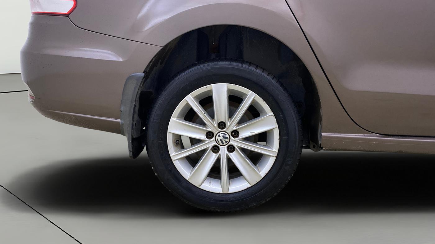 2015 Volkswagen Vento HIGHLINE PETROL AT, Petrol, Automatic, 20,273 km, Right Rear Wheel