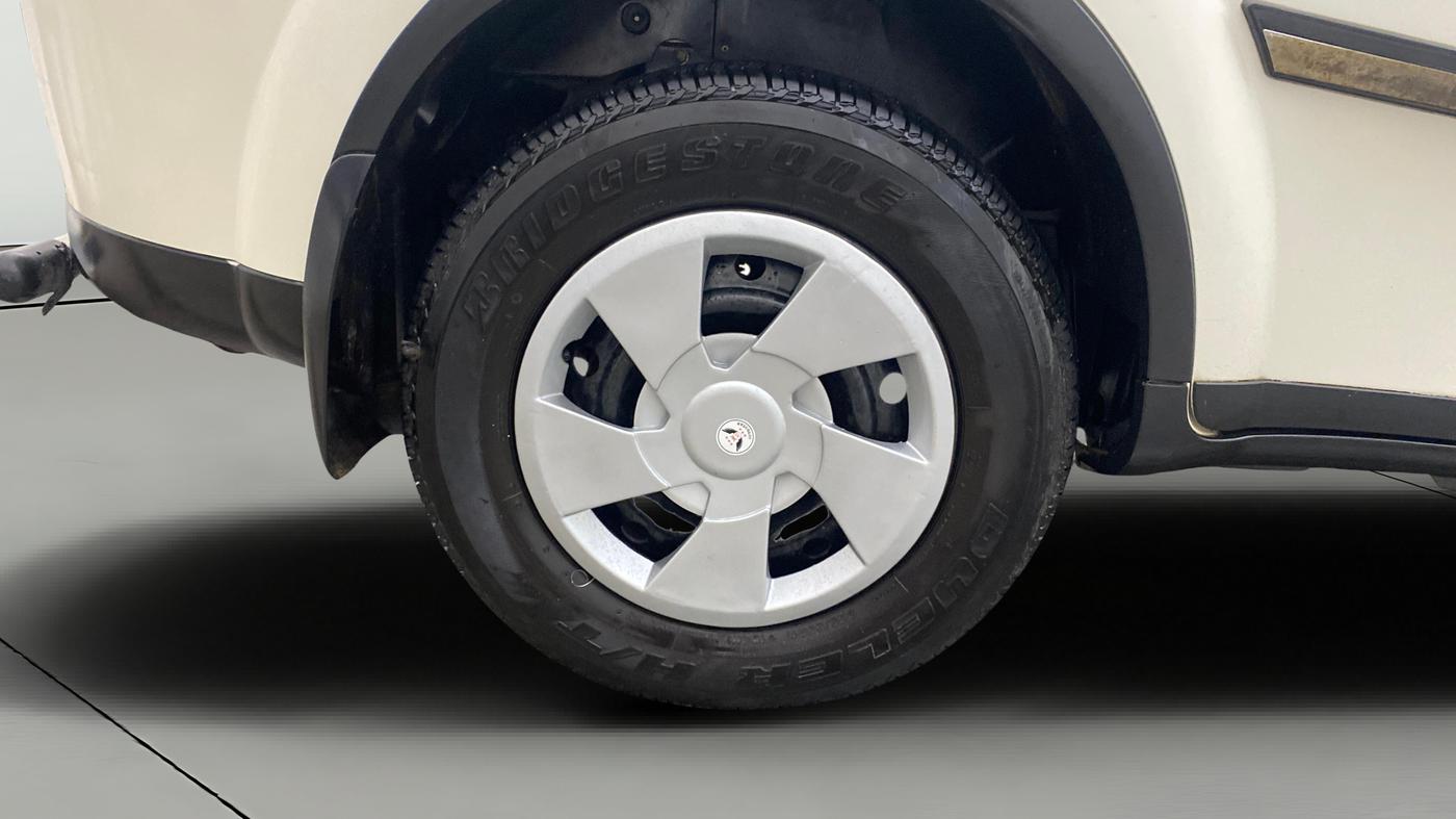 2021 Mahindra XUV500 W7 AT, Diesel, Automatic, 1,25,597 km, Right Rear Wheel
