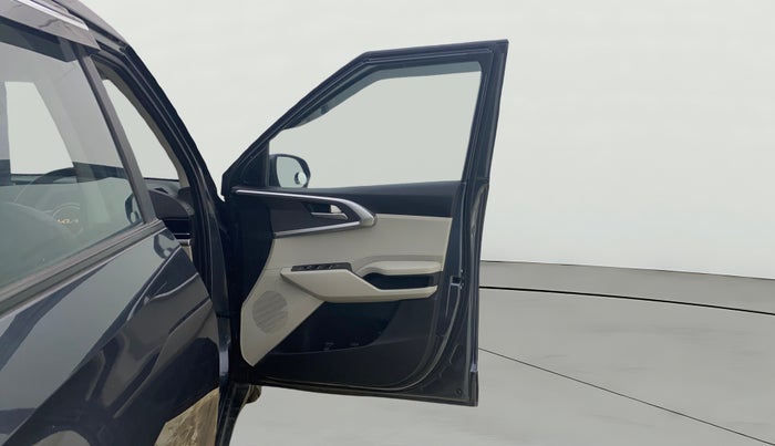 2022 KIA CARENS PRESTIGE 1.5 PETROL 7 STR, Petrol, Manual, 7,566 km, RHS Front Door