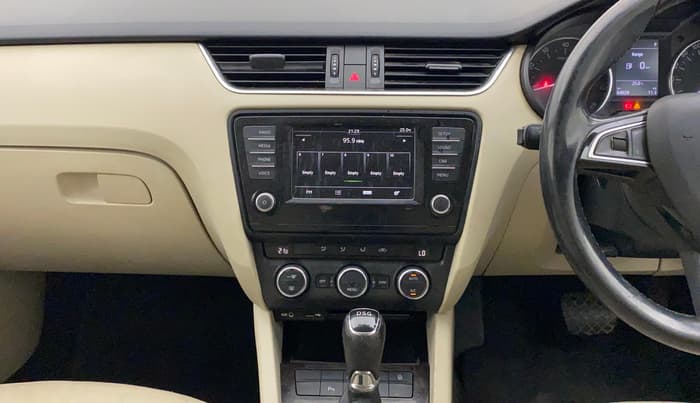2017 Skoda Octavia AMBITION PLUS AT 1.8 TSI, Petrol, Automatic, 64,017 km, Air Conditioner