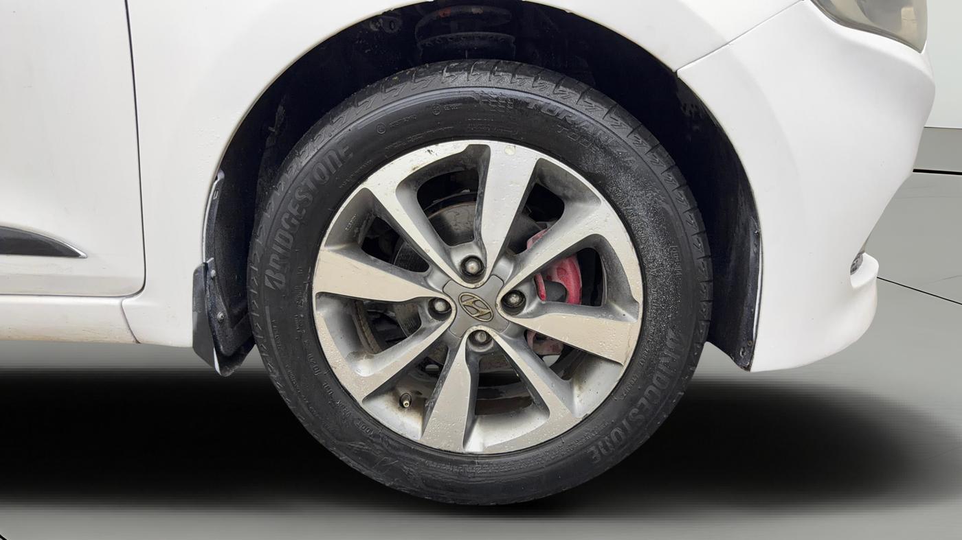 2015 Hyundai Elite i20 ASTA 1.2, CNG, Manual, 77,640 km, Right Front Wheel