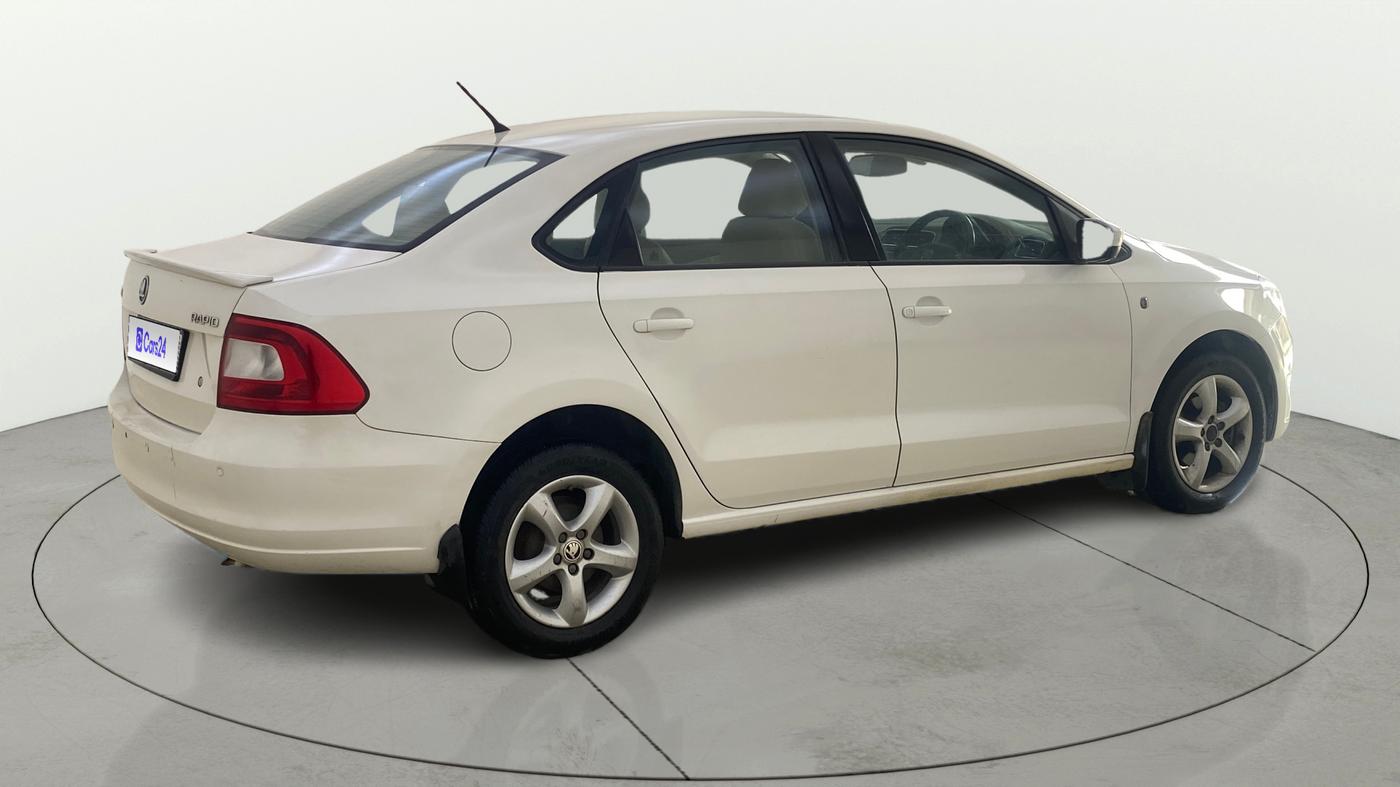 2014 Skoda Rapid AMBITION 1.6 MPI AT PLUS, Petrol, Automatic, 50,687 km, Right Back Diagonal