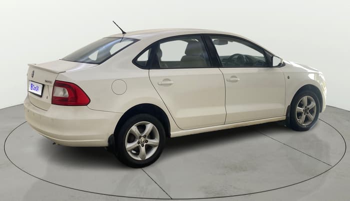 2014 Skoda Rapid AMBITION 1.6 MPI AT PLUS, Petrol, Automatic, 50,835 km, Right Back Diagonal