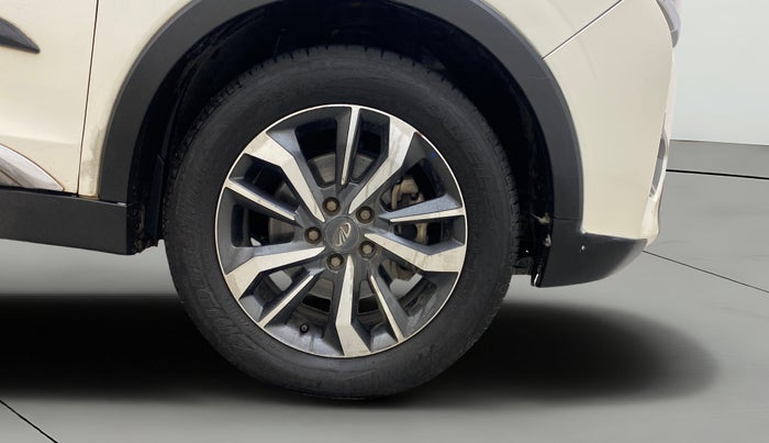 2021 Mahindra XUV300 W8 (O) 1.5 DIESEL AMT, Diesel, Automatic, 1,36,386 km, Right Front Wheel