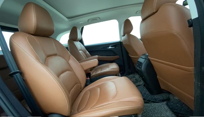 2021 MG HECTOR PLUS SHARP 1.5 PETROL TURBO HYBRID MT 6-STR, Petrol, Manual, 83,498 km, Right Side Rear Door Cabin