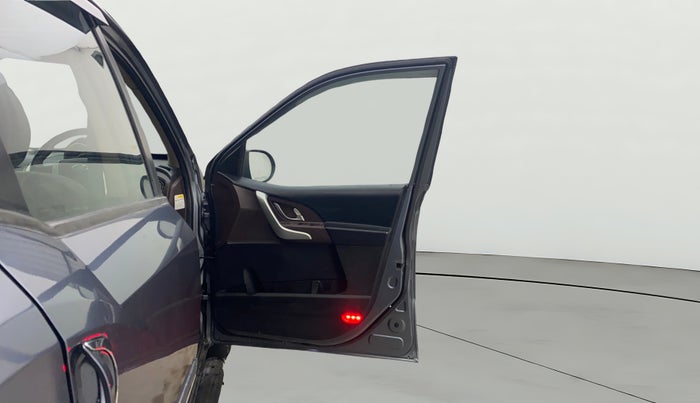 2014 Mahindra XUV500 W8, Diesel, Manual, 71,221 km, RHS Front Door