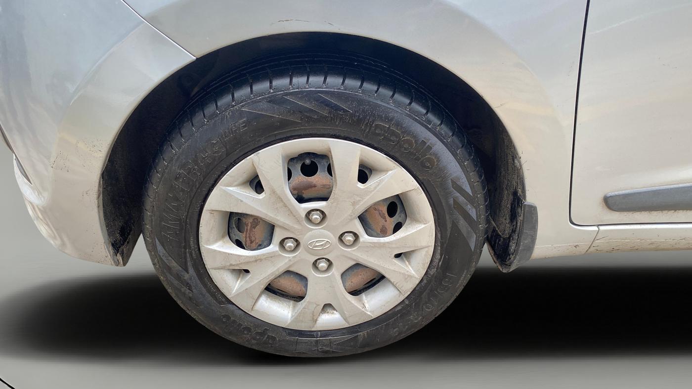 2015 Hyundai Grand i10 SPORTZ 1.2 KAPPA VTVT, Petrol, Manual, 28,213 km, Left Front Wheel
