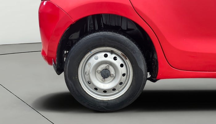 2018 Maruti Swift LXI, Petrol, Manual, 1,00,208 km, Right Rear Wheel