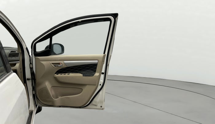 2015 Maruti Ertiga VXI, Petrol, Manual, 75,744 km, RHS Front Door