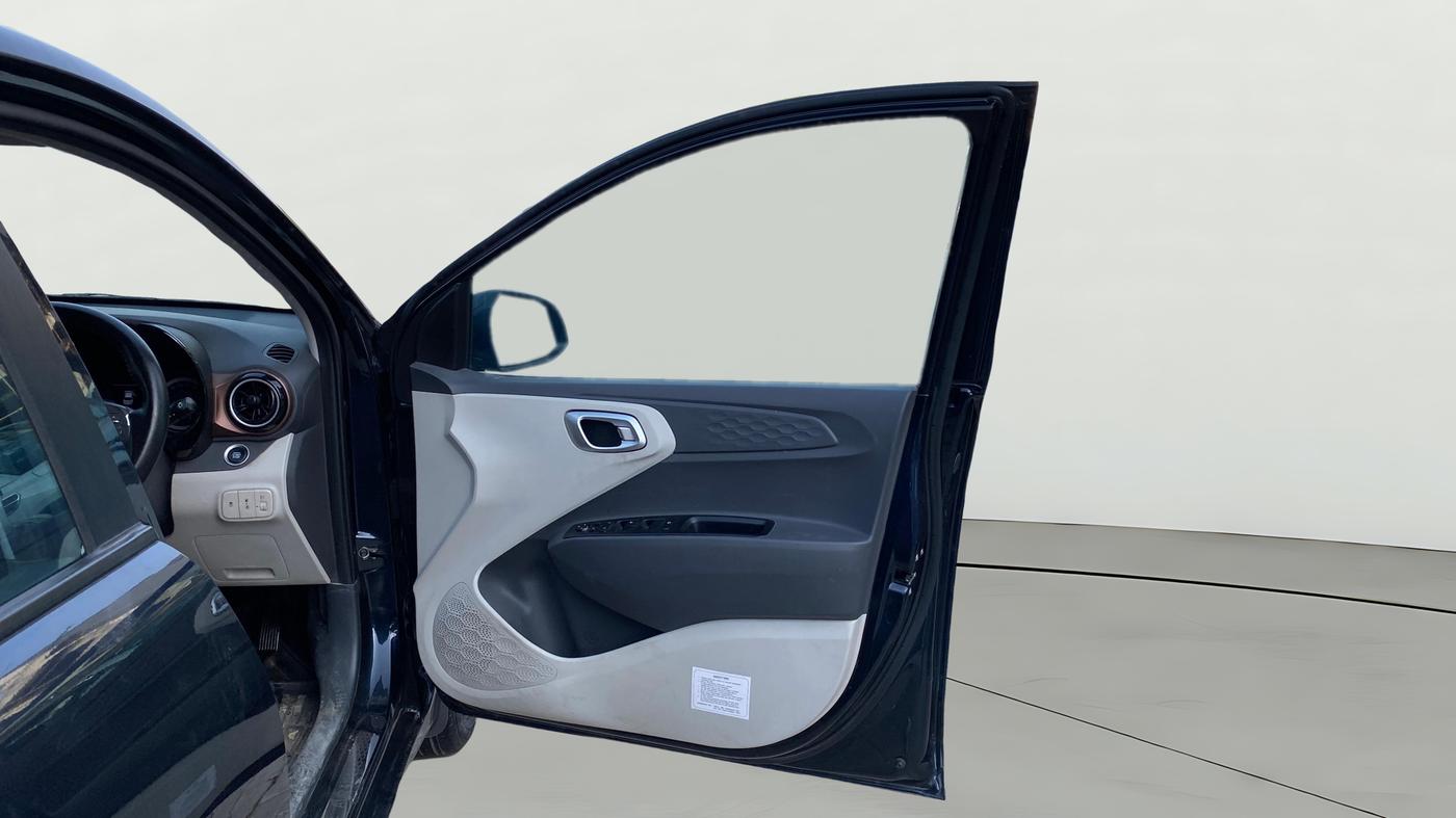 2024 Hyundai AURA SX 1.2 CNG, CNG, Manual, 27,116 km, RHS Front Door