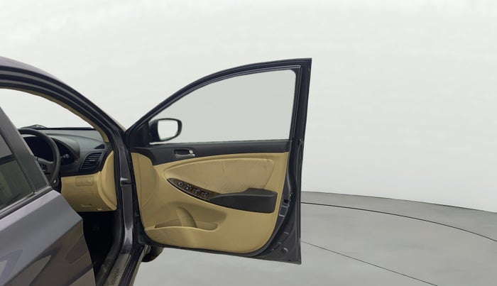 2016 Hyundai Verna 1.6 VTVT S, Petrol, Manual, 77,899 km, RHS Front Door