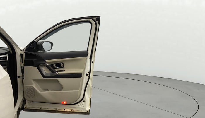 2021 Tata Safari XZ PLUS, Diesel, Manual, 1,00,883 km, RHS Front Door