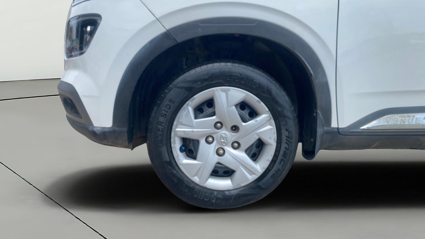 2020 Hyundai VENUE S+ 1.2, Petrol, Manual, 68,138 km, Left Front Wheel