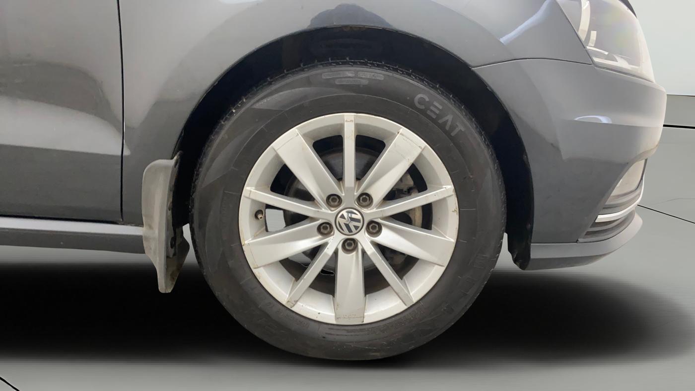 2017 Volkswagen Ameo HIGHLINE PLUS 1.5L AT 16 ALLOY, Diesel, Automatic, 84,772 km, Right Front Wheel