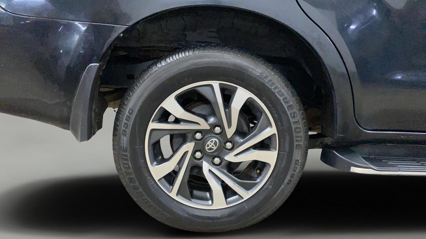 2022 Toyota Innova Crysta 2.7 GX AT 7 STR, Petrol, Automatic, 28,249 km, Right Rear Wheel