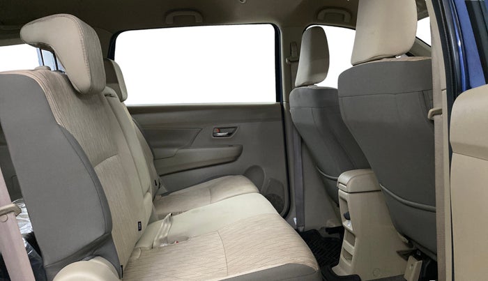 2023 Toyota RUMION V AT , Petrol, Automatic, 27,551 km, Right Side Rear Door Cabin