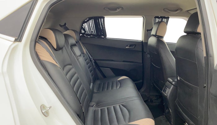 2016 Hyundai Creta SX PLUS 1.6 PETROL, Petrol, Manual, 37,019 km, Right Side Rear Door Cabin