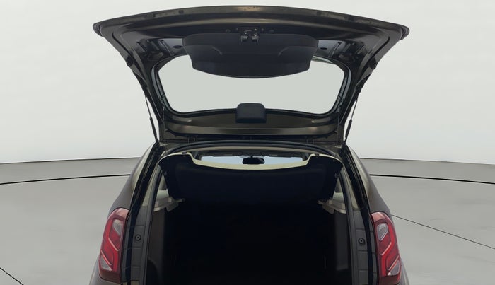 2017 Renault Duster 85 PS RXS MT DIESEL, Diesel, Manual, 1,40,934 km, Boot Door Open